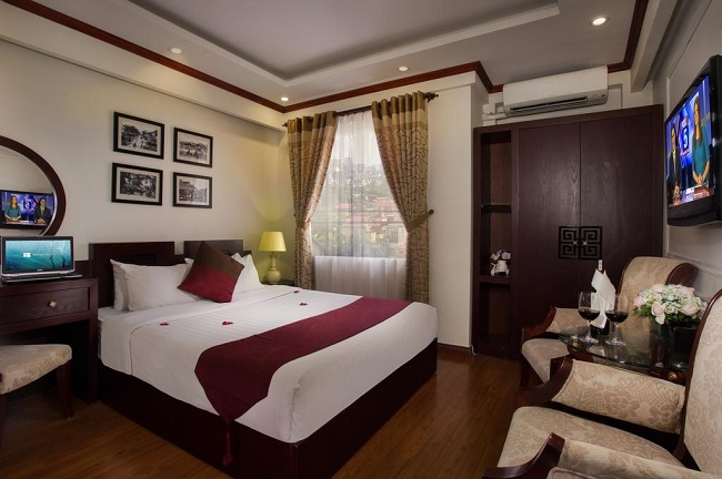 best hotels with pool in Hanoi Old Quarter 15