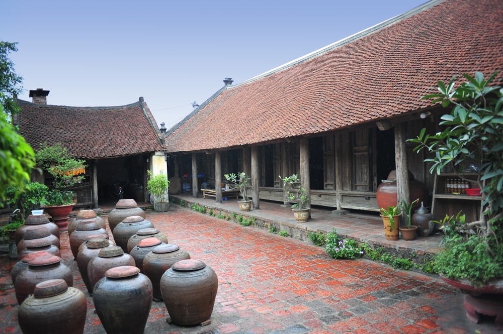 day-trip-to-duong-lam-ancient-village-11