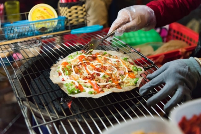 street food walking tour in hanoi 4