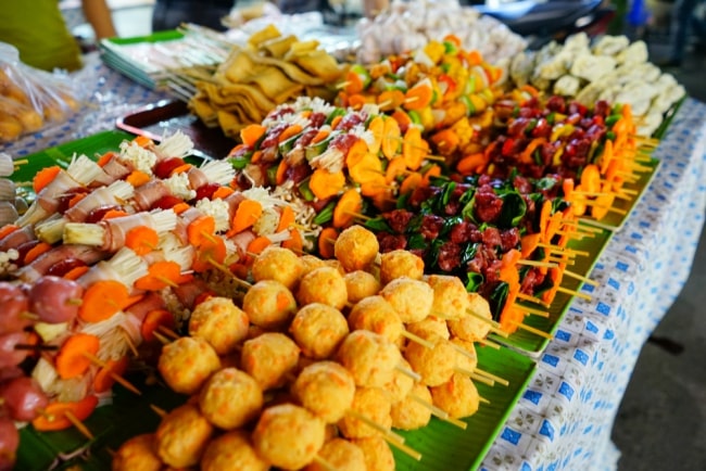 street food walking tour in hanoi 3