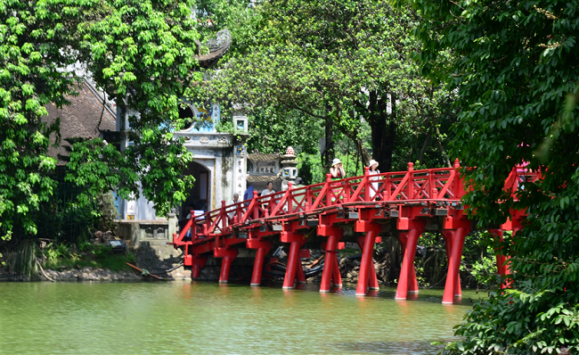 Hoan Kiem Lake 3