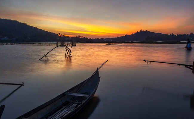 lakes in vietnam 13