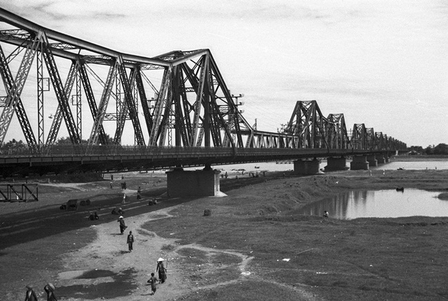 Long Bien Bridge 6